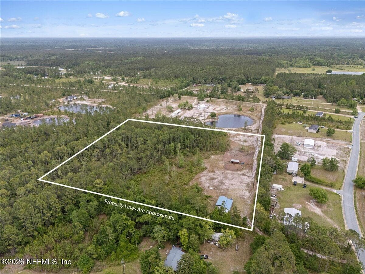 Photo 12 of 33517 MEADOWS Lane, Callahan, FL 32011