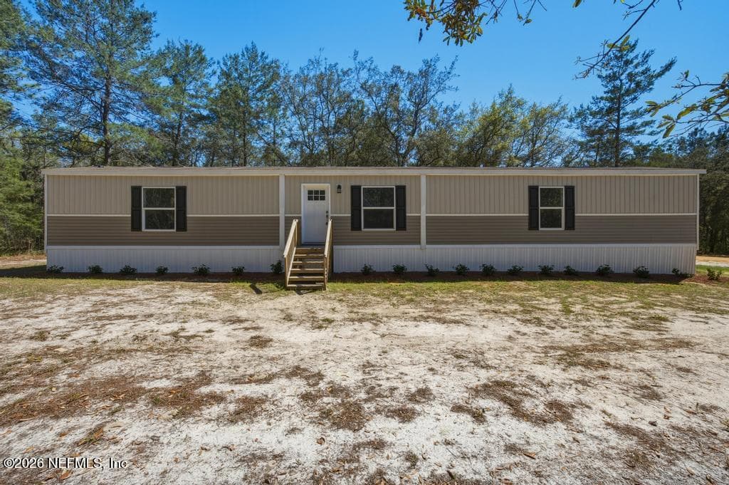 Photo 2 of 326 GLORIA Avenue, Interlachen, FL 32148