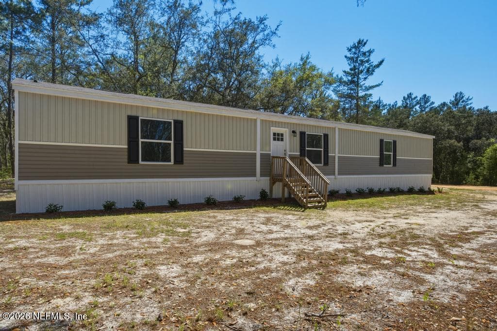 Photo 32 of 326 GLORIA Avenue, Interlachen, FL 32148