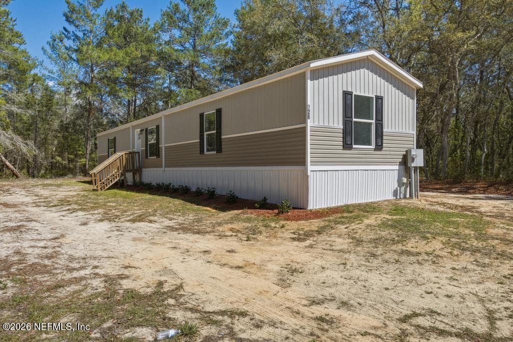 Photo 3 of 326 GLORIA Avenue, Interlachen, FL 32148