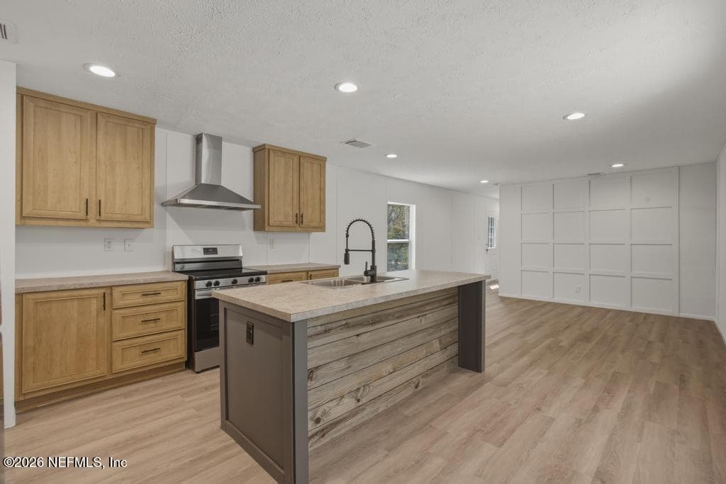 Photo 5 of 326 GLORIA Avenue, Interlachen, FL 32148