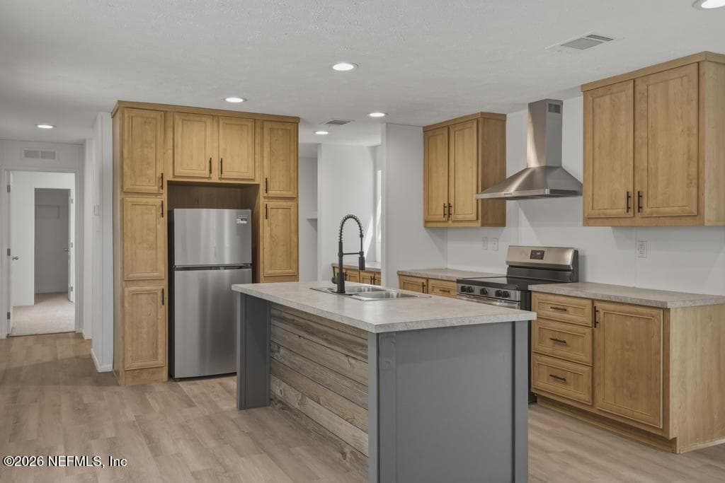 Photo 4 of 326 GLORIA Avenue, Interlachen, FL 32148