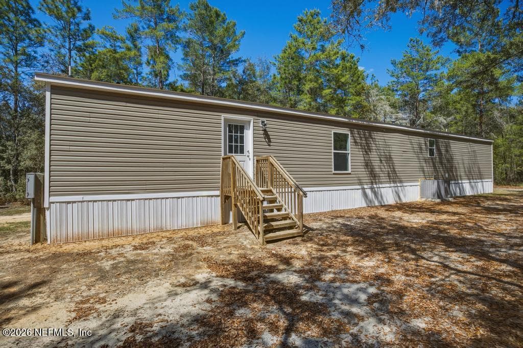 Photo 33 of 326 GLORIA Avenue, Interlachen, FL 32148