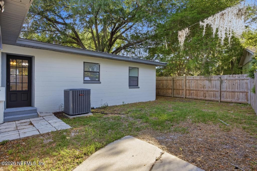 Photo 8 of 120 E OAK HILL Drive, Palatka, FL 32177