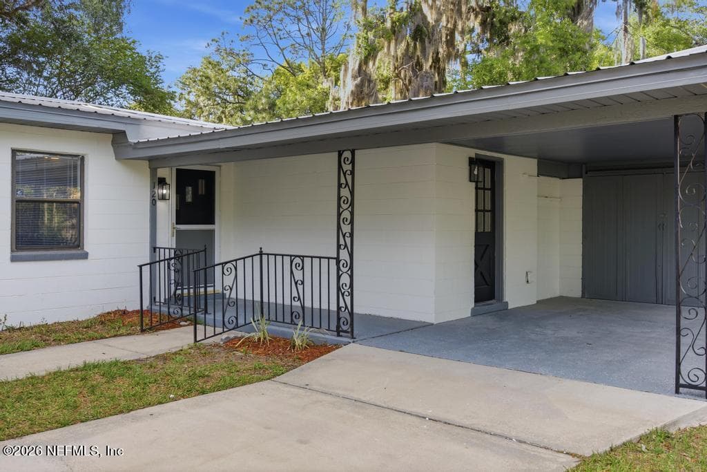 Photo 2 of 120 E OAK HILL Drive, Palatka, FL 32177