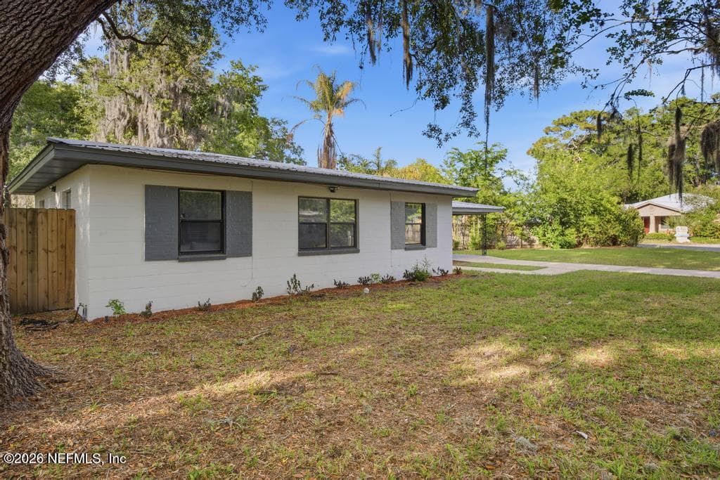 Photo 3 of 120 E OAK HILL Drive, Palatka, FL 32177