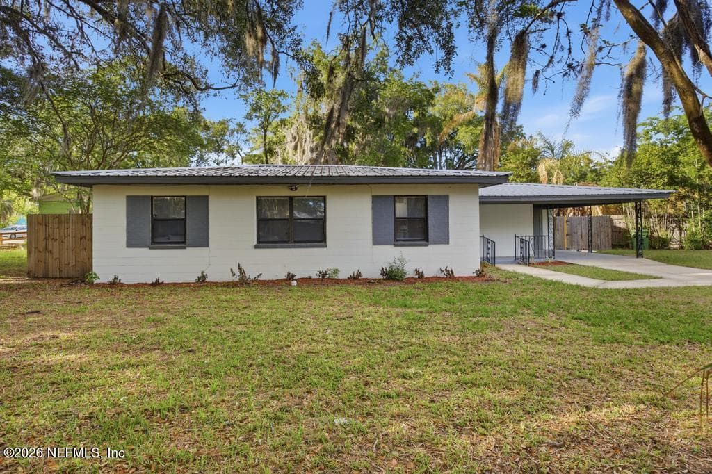 Photo 4 of 120 E OAK HILL Drive, Palatka, FL 32177