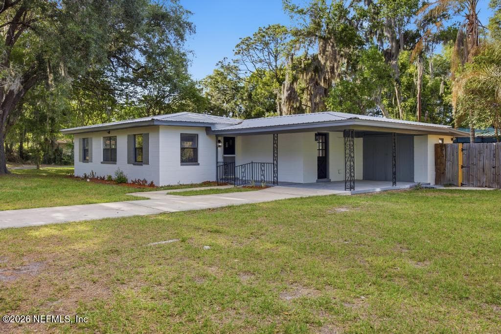 Photo 5 of 120 E OAK HILL Drive, Palatka, FL 32177