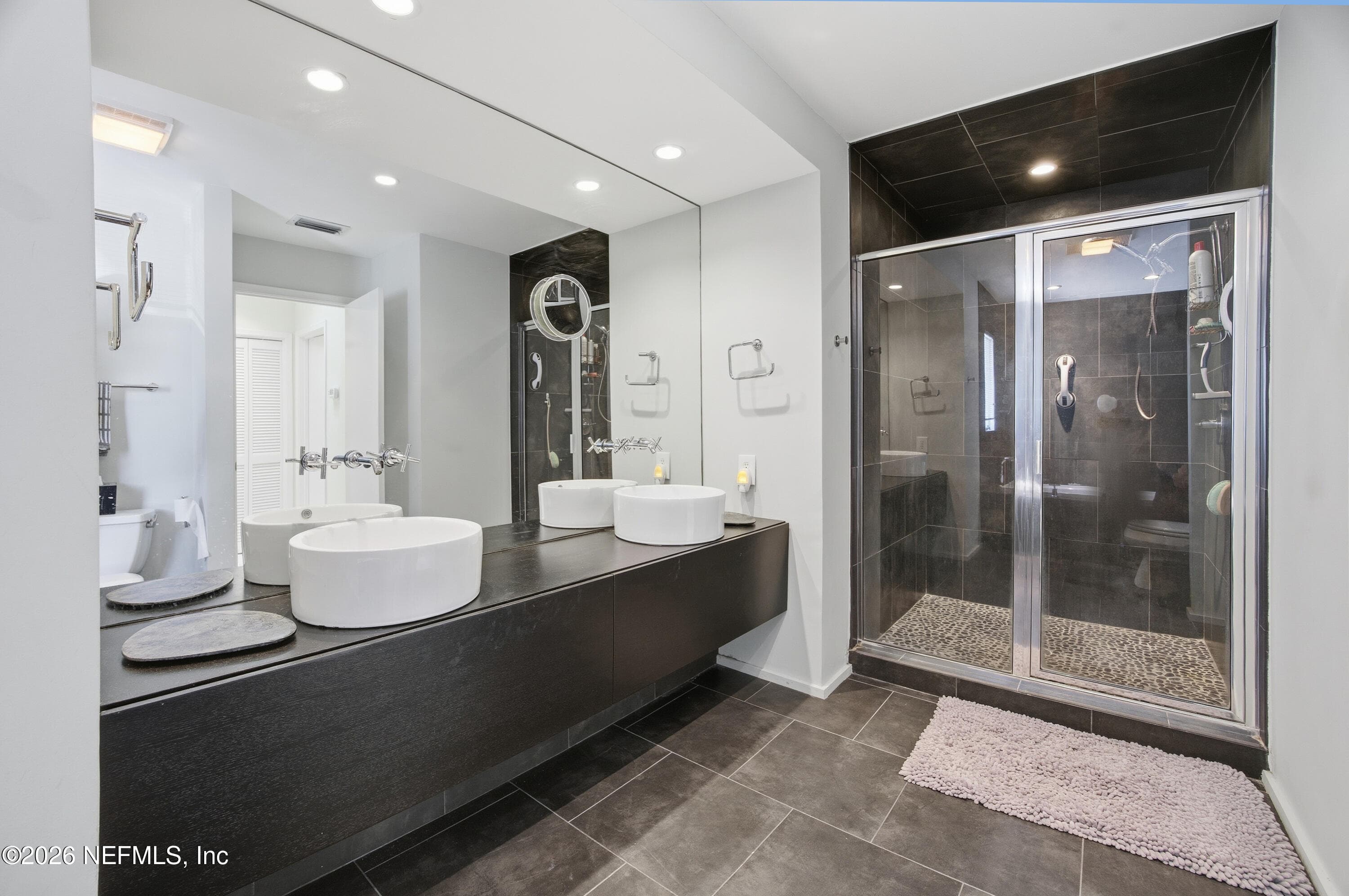 Updated bath with serenity tub, double vanity sinks, gorgeous tile. — 94 PLAYERS CLUB VILLAS Road, Ponte Vedra Beach, FL 32082