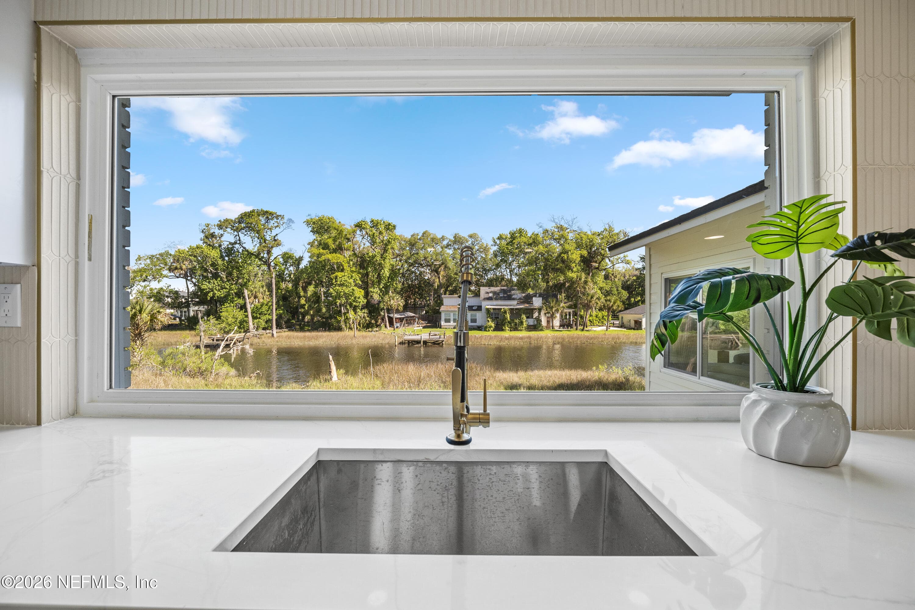 Photo 3 of 1811 TWELVE OAKS Lane N, Neptune Beach, FL 32266