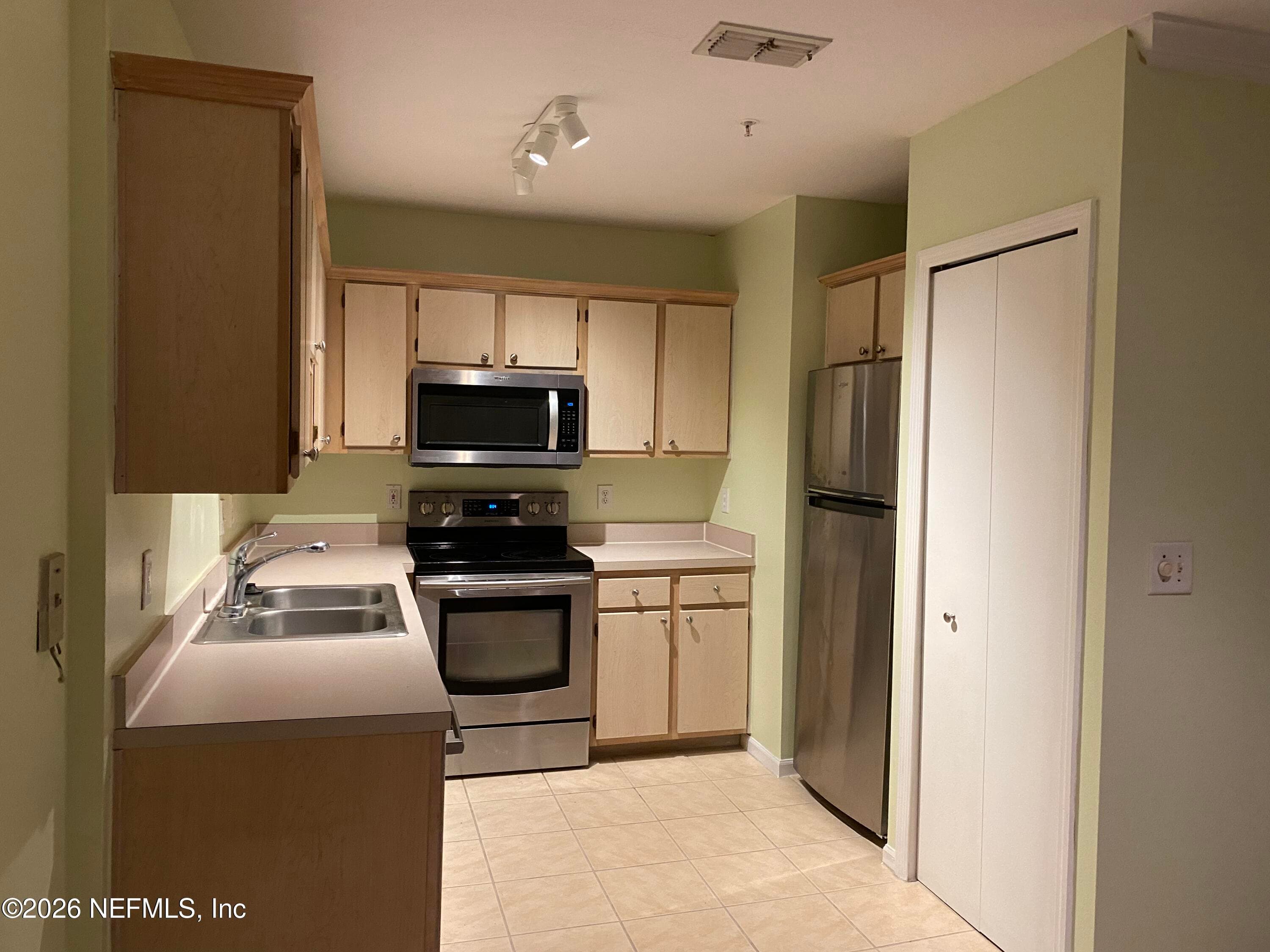 Photo 11 of 1655 THE GREENS Way 3425, Jacksonville Beach, FL 32250
