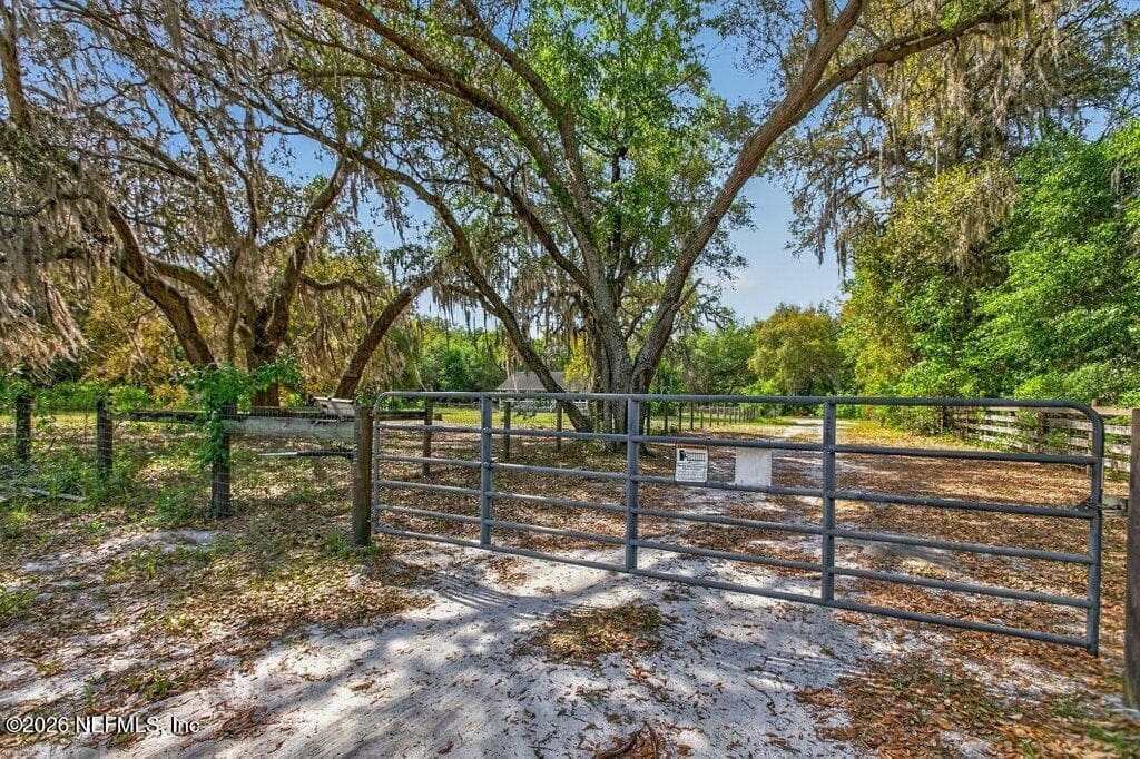 Photo 5 of 461 OLD STARKE Road, Palatka, FL 32177