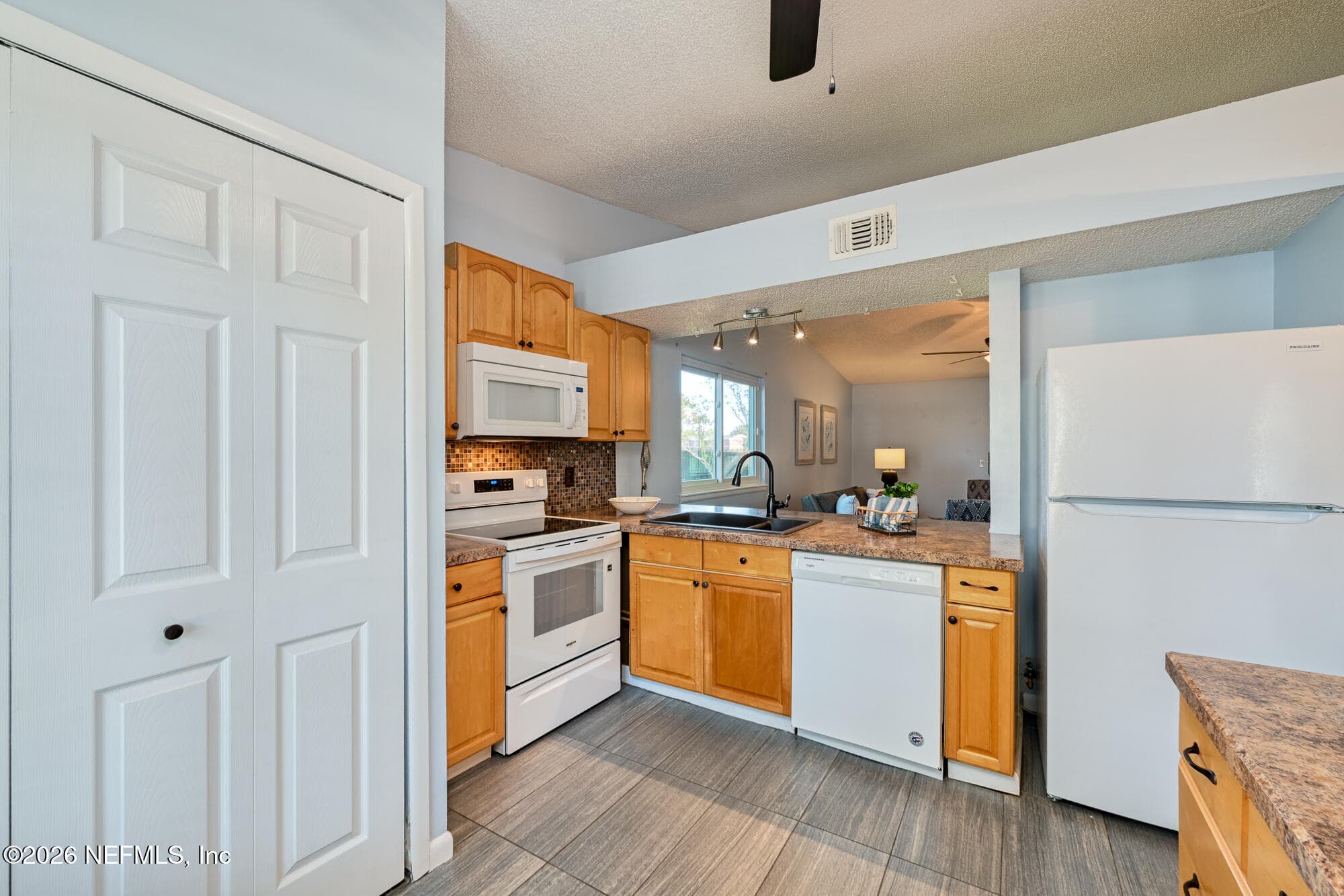 Photo 9 of 582 AQUATIC Drive, Atlantic Beach, FL 32233