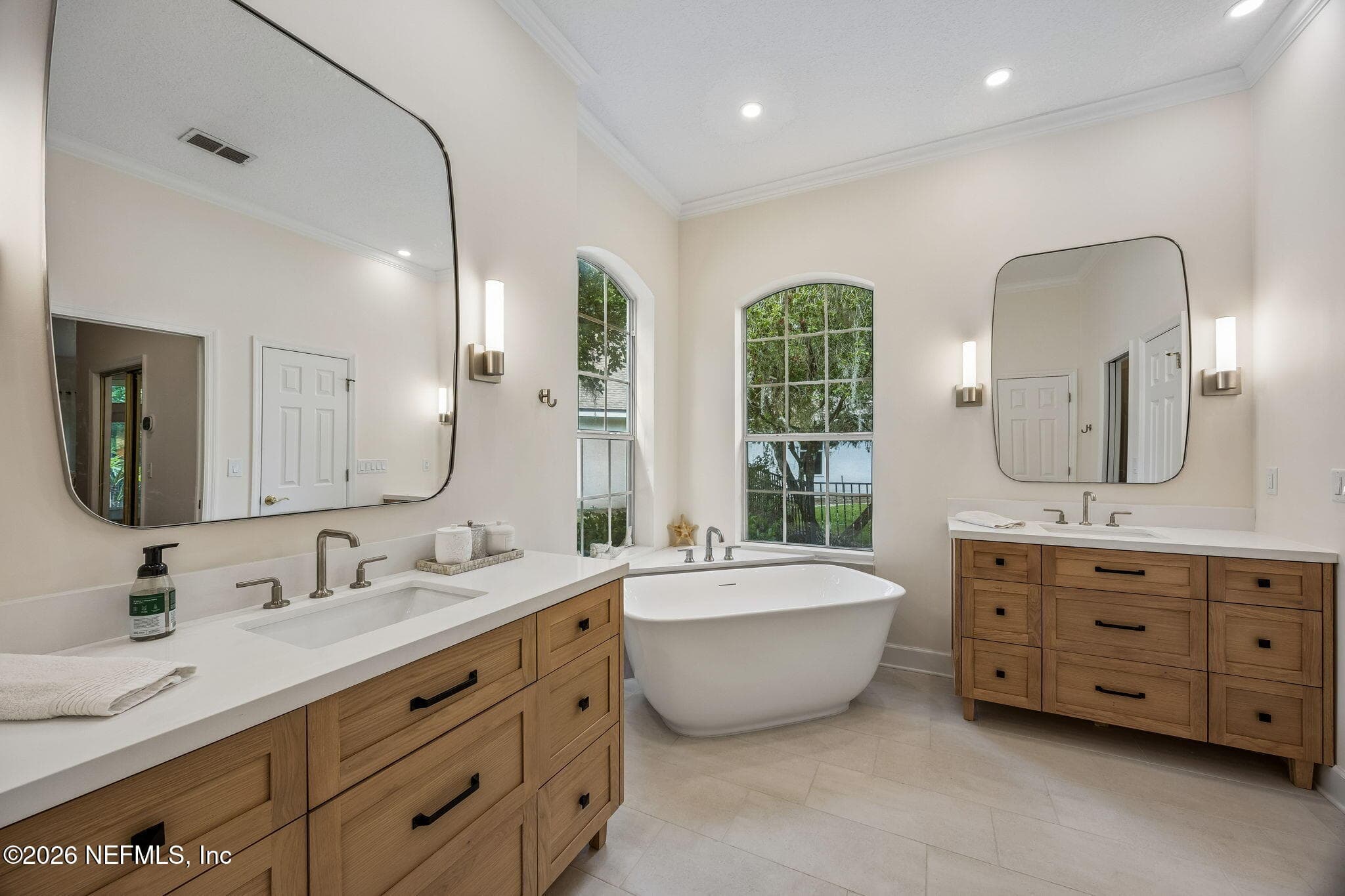 Beautifully updated primary bathroom featuring dual vanities and soaking tub. — 447 W MILL CHASE Court, Ponte Vedra Beach, FL 32082