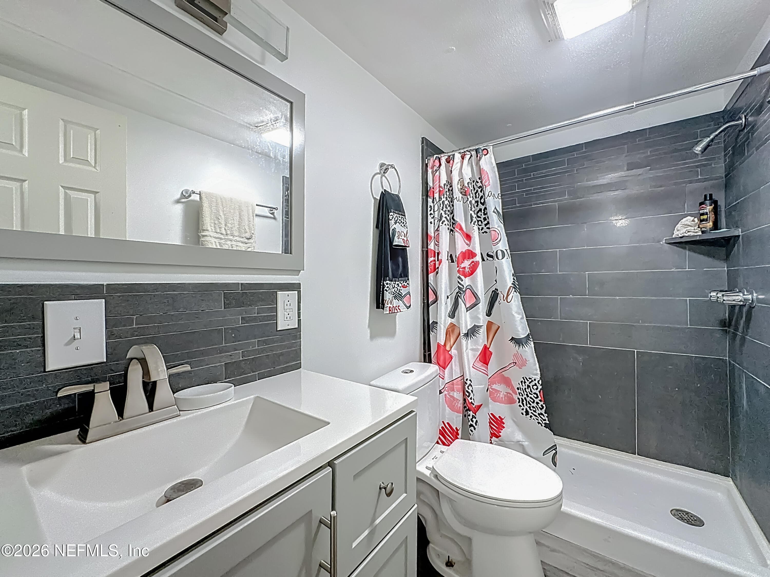 Custom Tile Shower — 102 WATERWAY Drive, Palatka, FL 32187