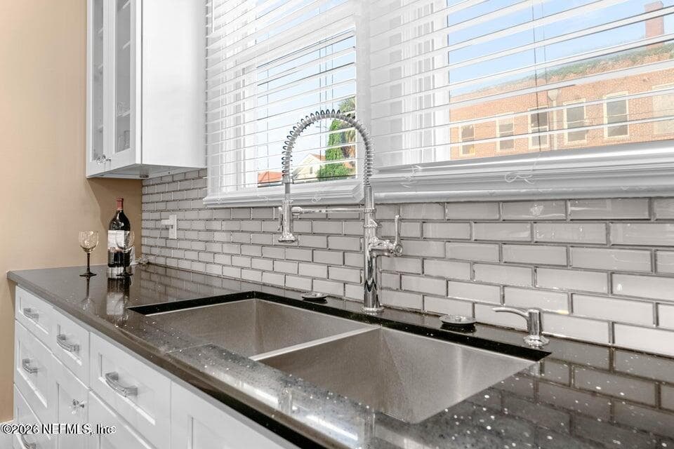 Photo 11 of 231 W 6TH Street, Jacksonville, FL 32206