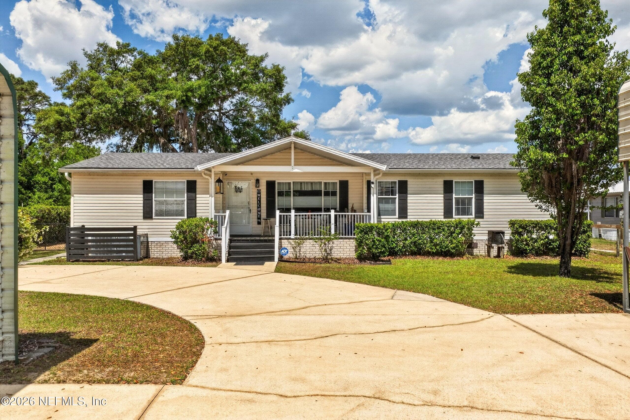 Photo 6 of 141 KITTY Avenue, Interlachen, FL 32148