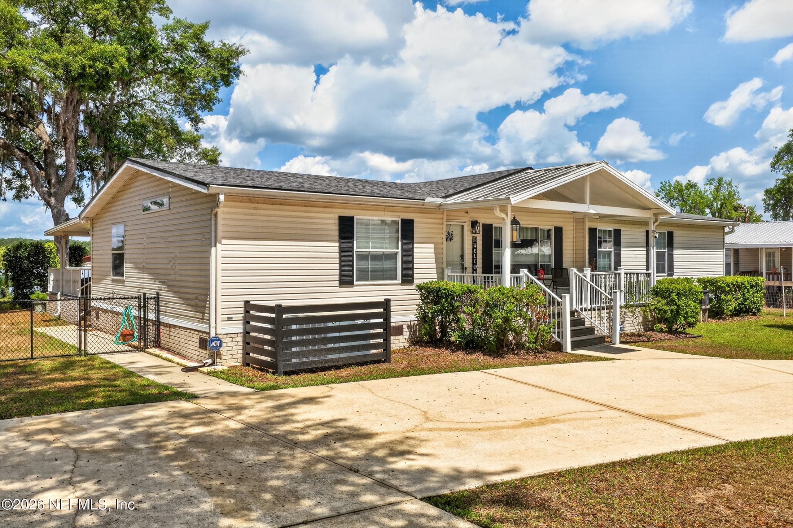 Photo 5 of 141 KITTY Avenue, Interlachen, FL 32148