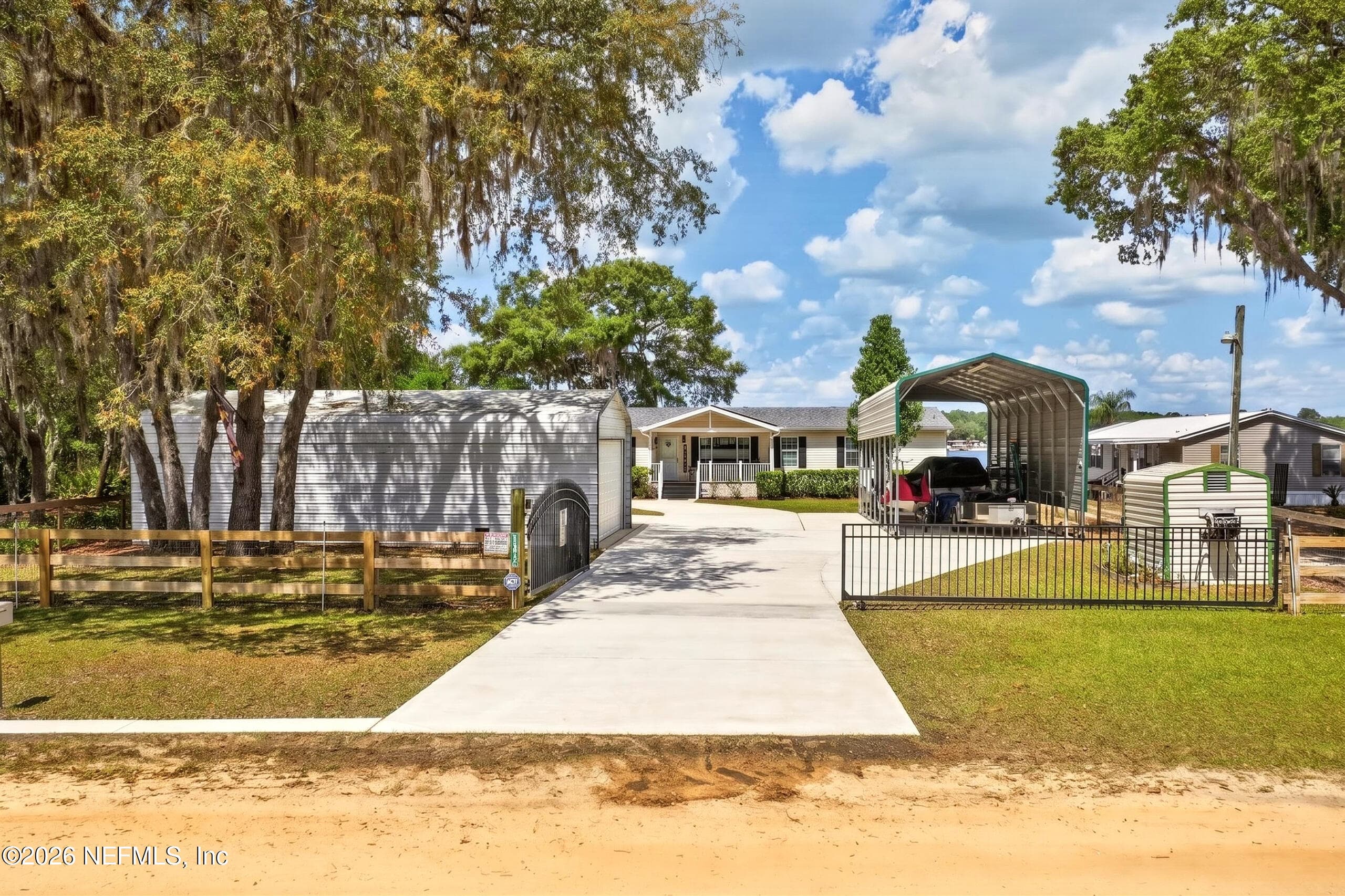 Photo 3 of 141 KITTY Avenue, Interlachen, FL 32148