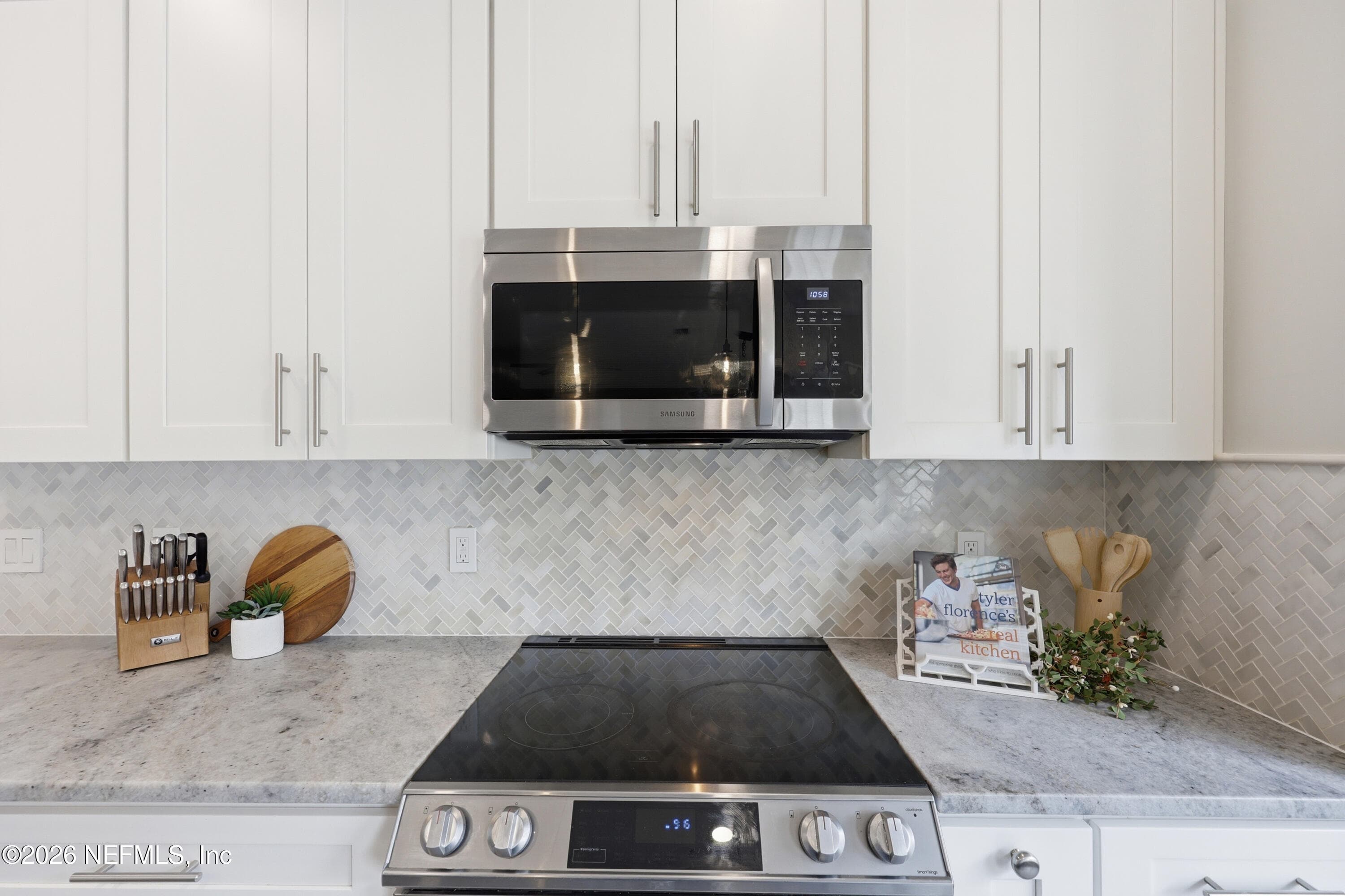Photo 18 of 2192 THE WOODS Drive E, Jacksonville, FL 32246