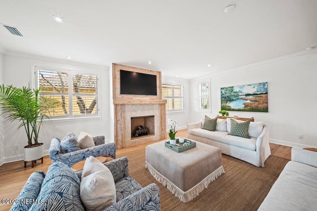 Large family room — 1271 E COAST Drive, Atlantic Beach, FL 32233