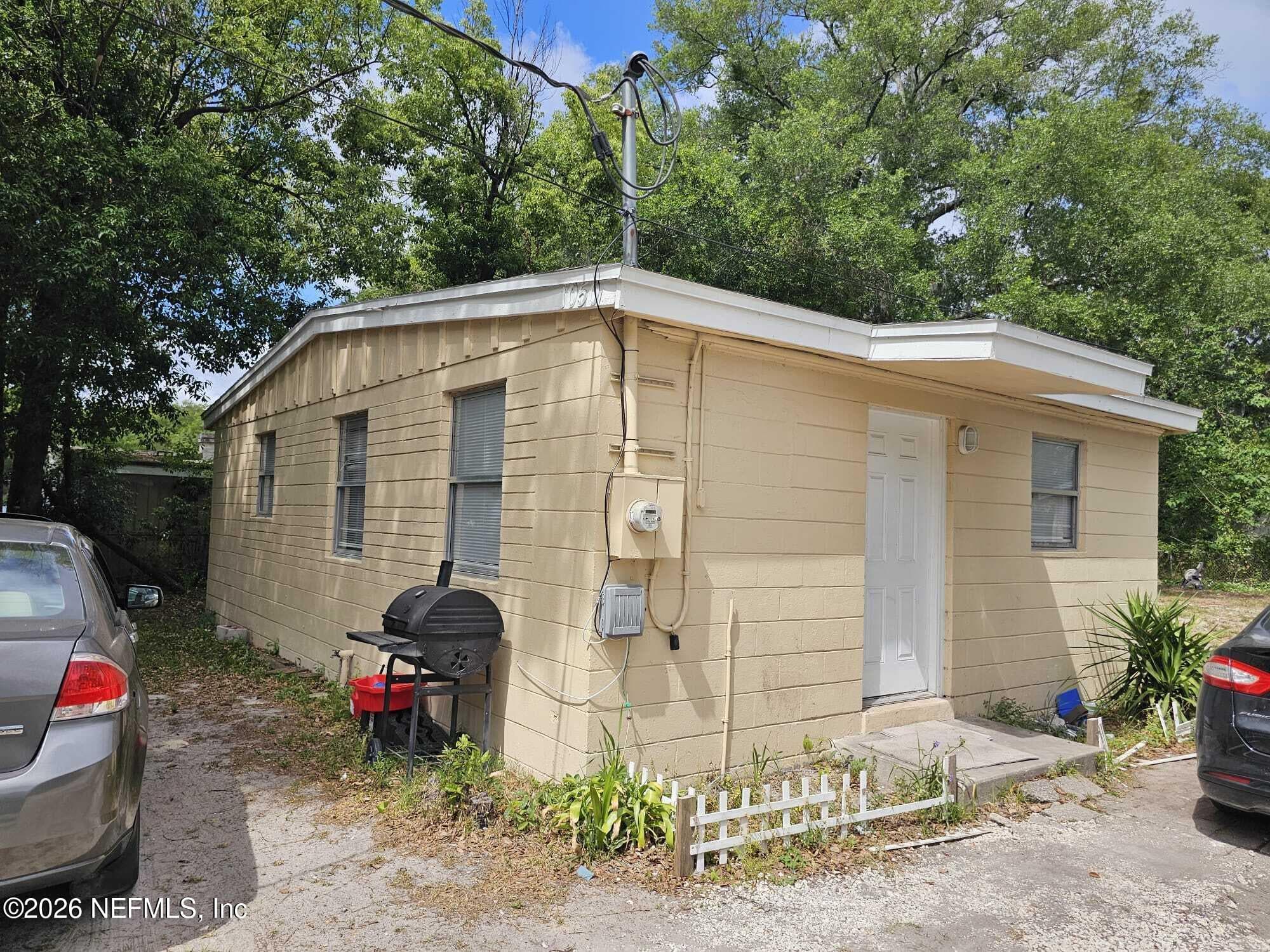 Photo 2 of 10502 WOOSTER Drive, Jacksonville, FL 32218