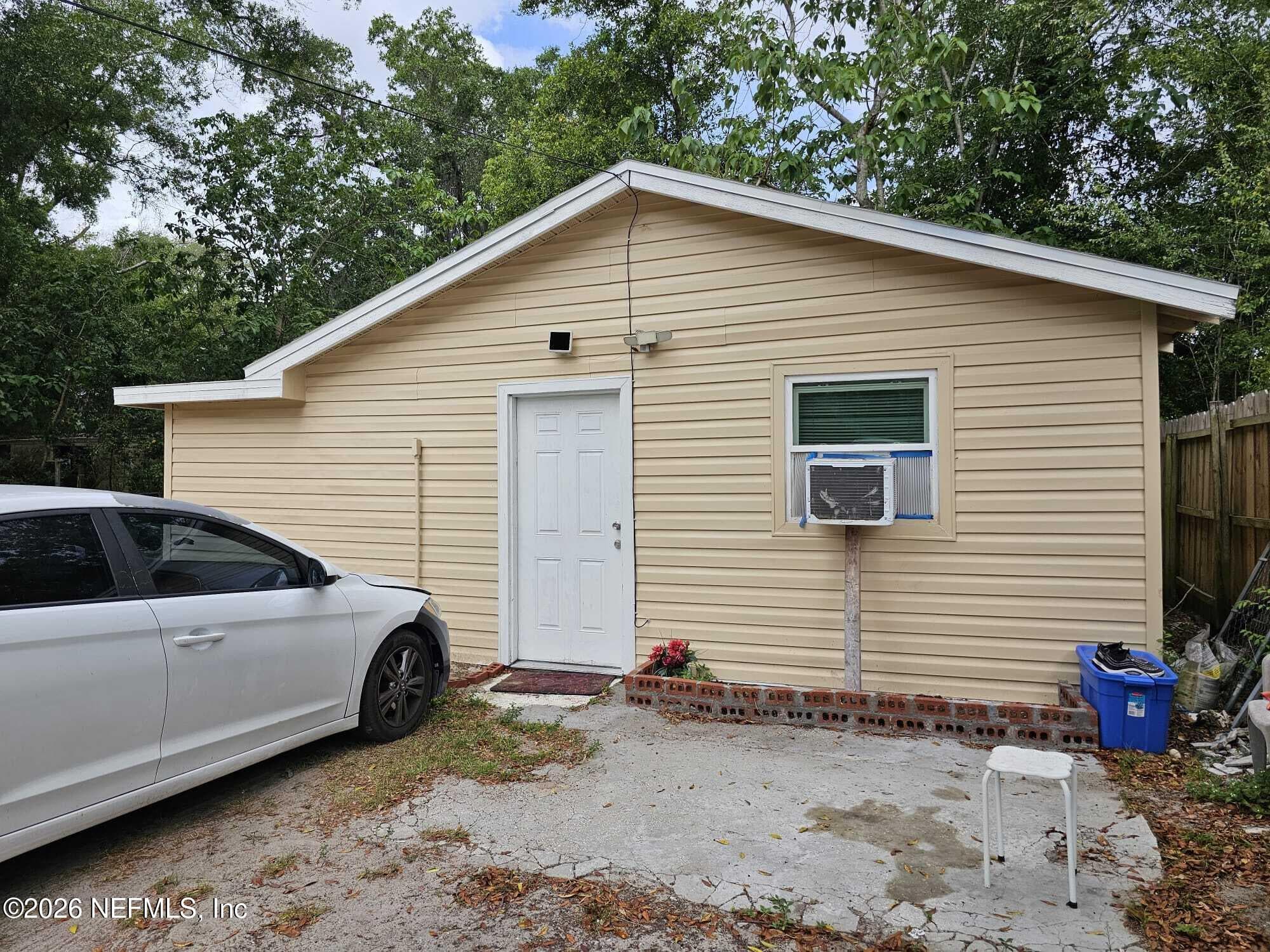 Photo 4 of 10502 WOOSTER Drive, Jacksonville, FL 32218