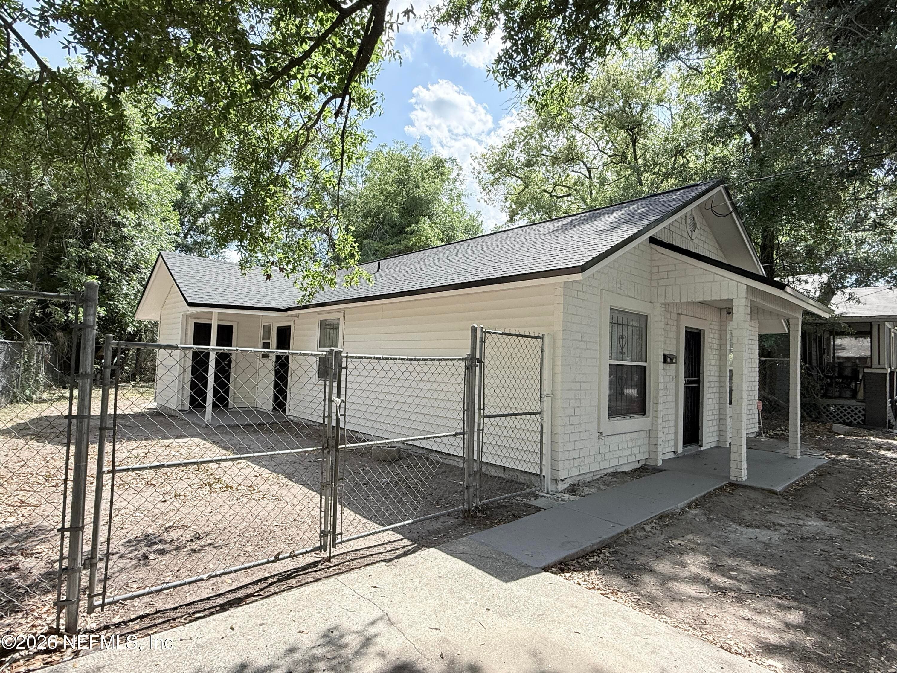 Photo 5 of 526 PIPPIN Street, Jacksonville, FL 32206
