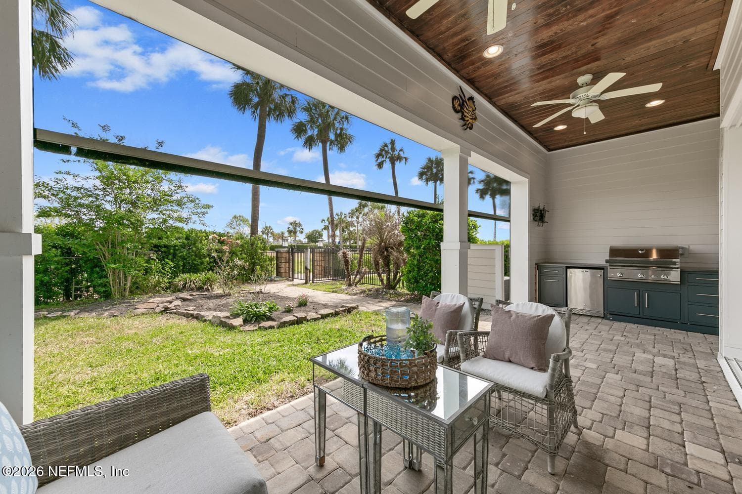 Retractable screens — 69 RUM RUNNER Way, St. Johns, FL 32259