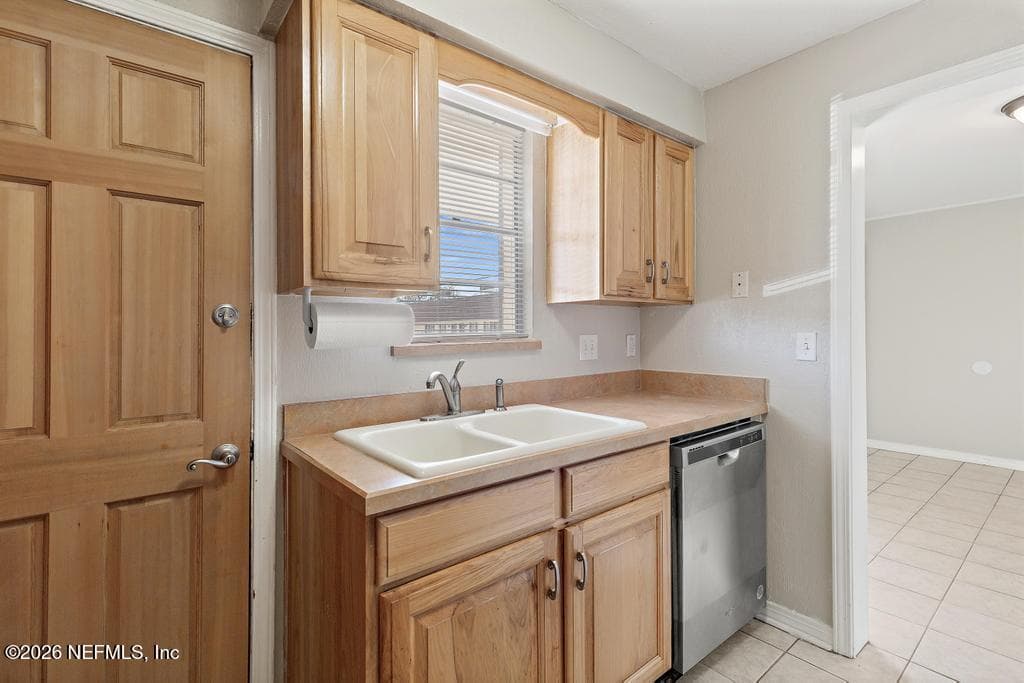 Photo 10 of 1618 EL CAMINO Road 6, Jacksonville, FL 32216