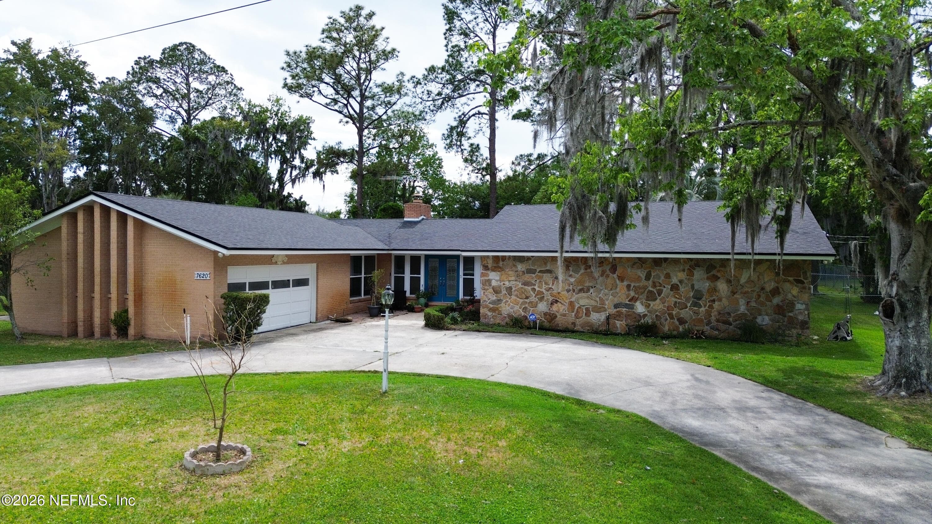 Photo 2 of 7620 DUCLAY FOREST Drive W, Jacksonville, FL 32244