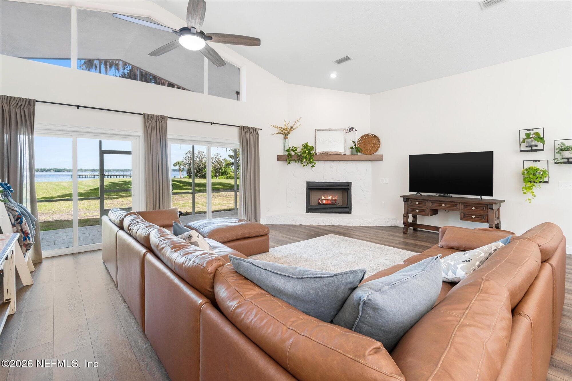 Photo 9 of 111 E GROVELAND Lane, East Palatka, FL 32131