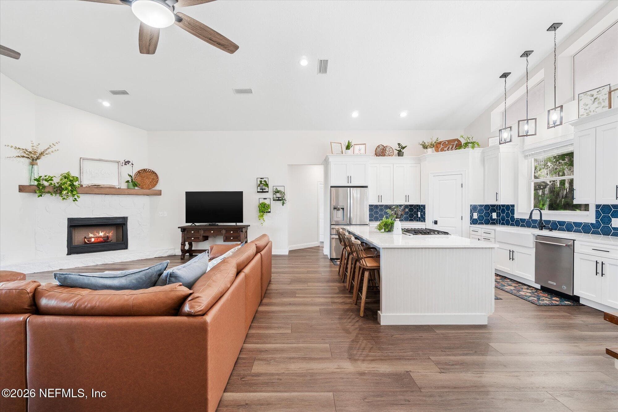 Photo 5 of 111 E GROVELAND Lane, East Palatka, FL 32131
