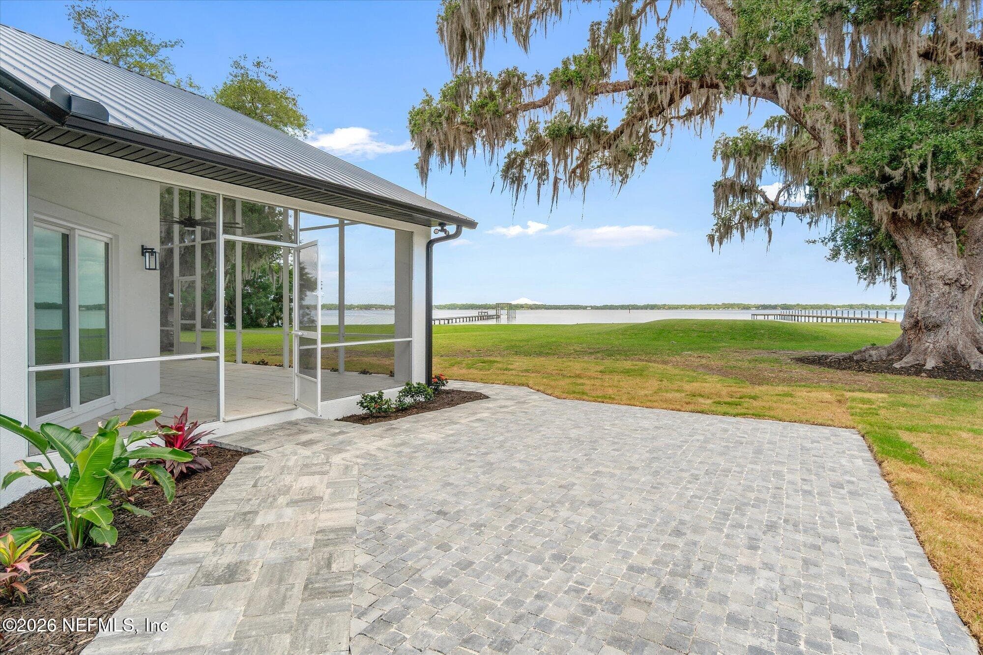 Photo 3 of 111 E GROVELAND Lane, East Palatka, FL 32131