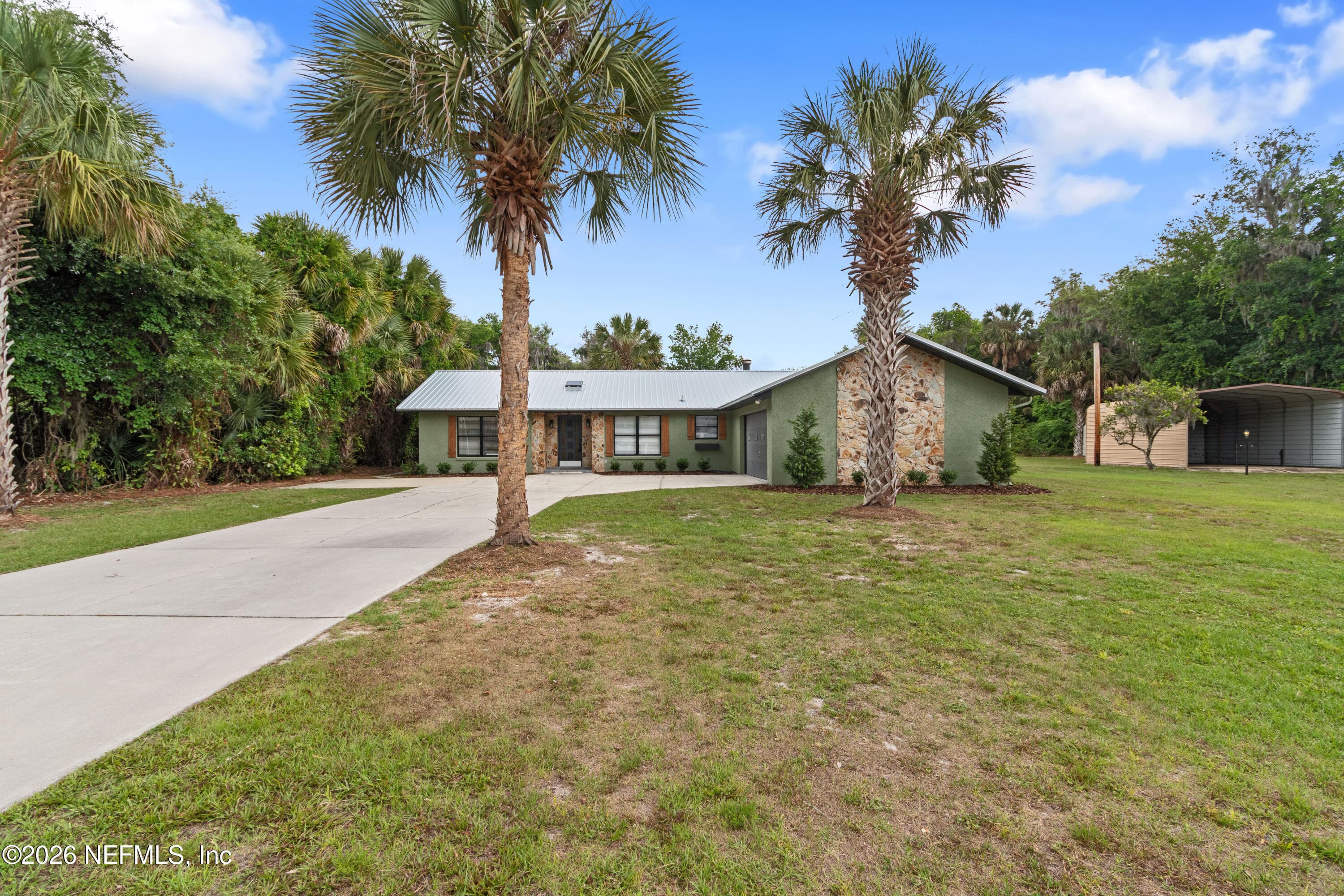 Photo 2 of 226 PORT COMFORT Drive, East Palatka, FL 32177
