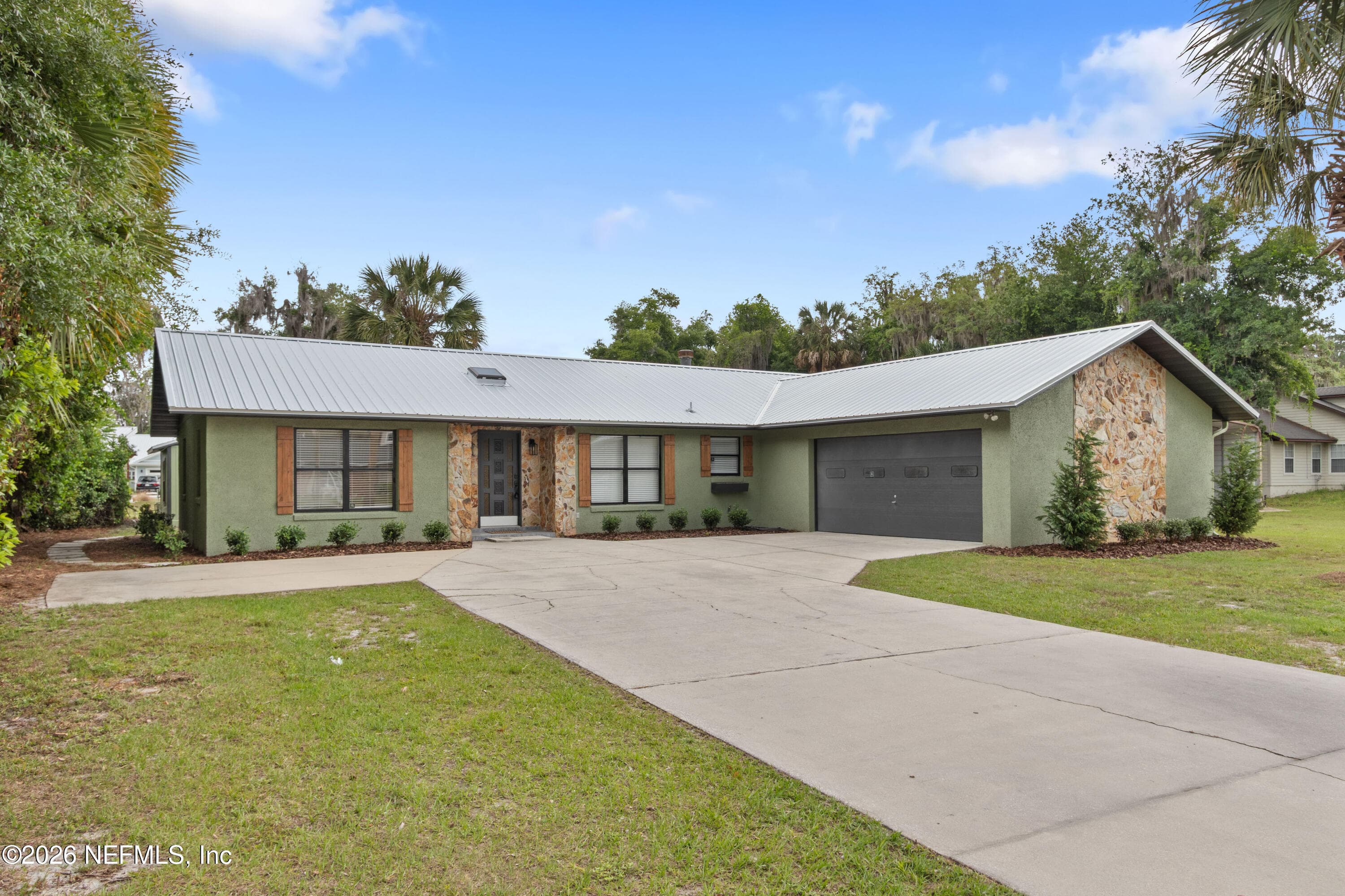 Photo 4 of 226 PORT COMFORT Drive, East Palatka, FL 32177