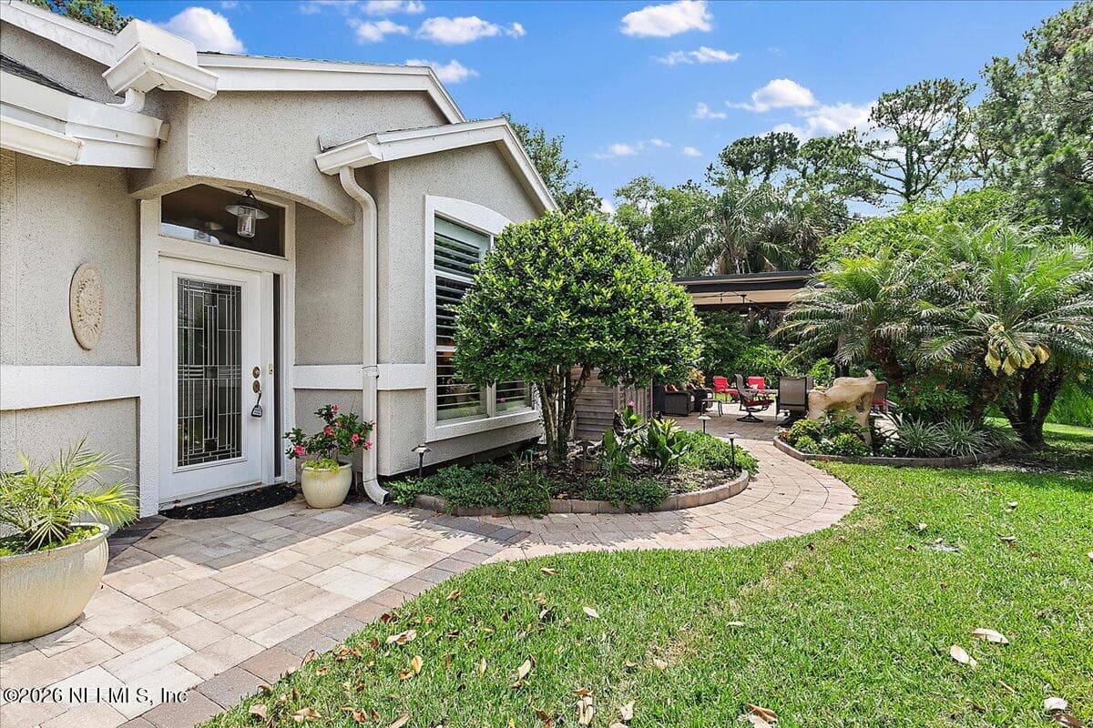 Pavered drive and walkway to entry and entertaining patio. — 838 TOURNAMENT Road, Ponte Vedra Beach, FL 32082