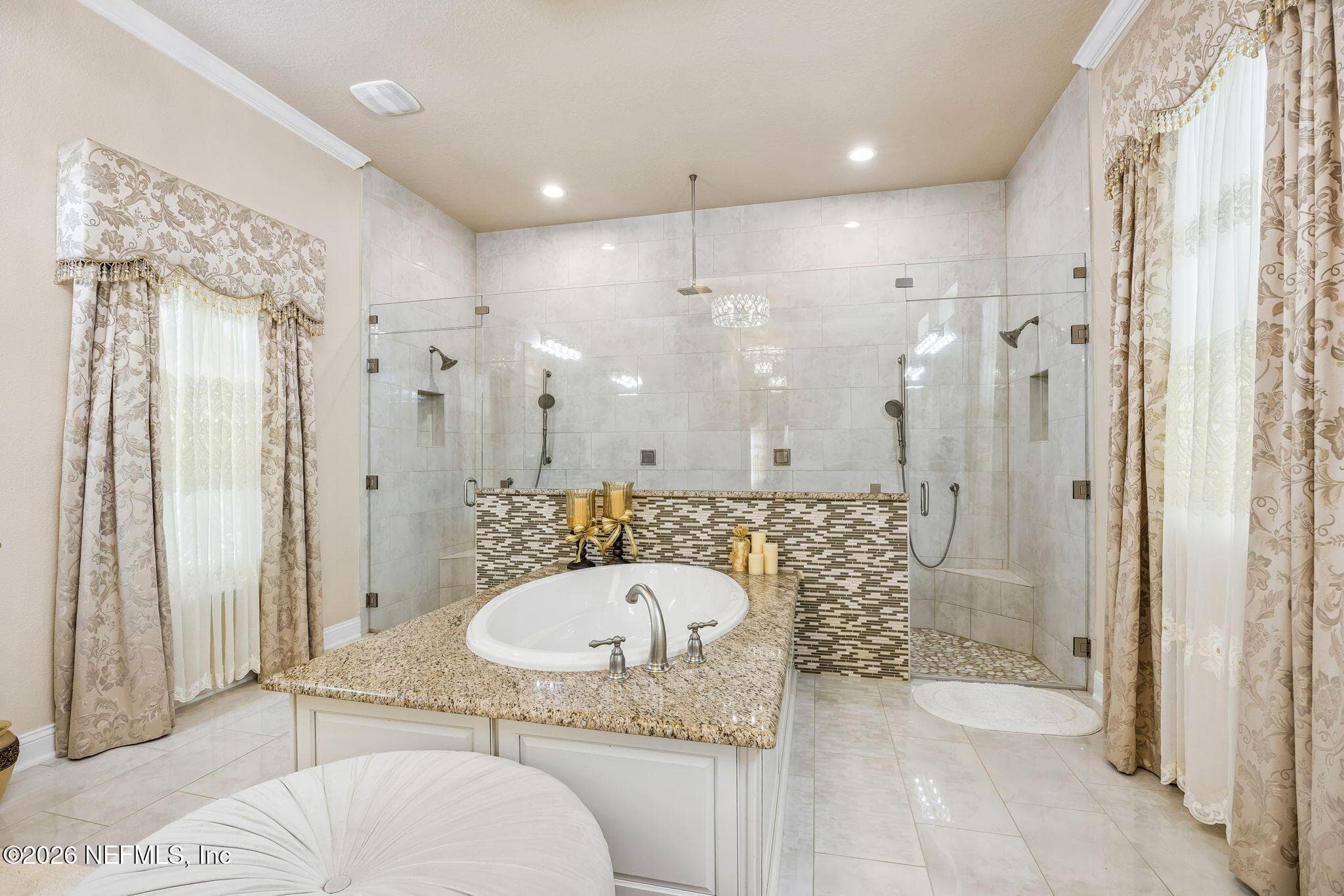 Luxury soaking tub. Generous shower with rain shower, hand shower and four tile sprays — 2852 CASSIA Lane, Jacksonville, FL 32246