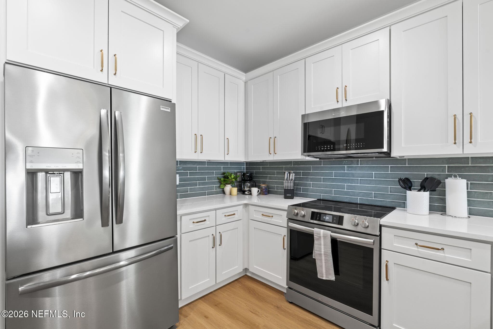 30" Gas range. Energy Star Certified appliance ratings (dishwasher and fridge) — 925 2ND Avenue S, Jacksonville Beach, FL 32250