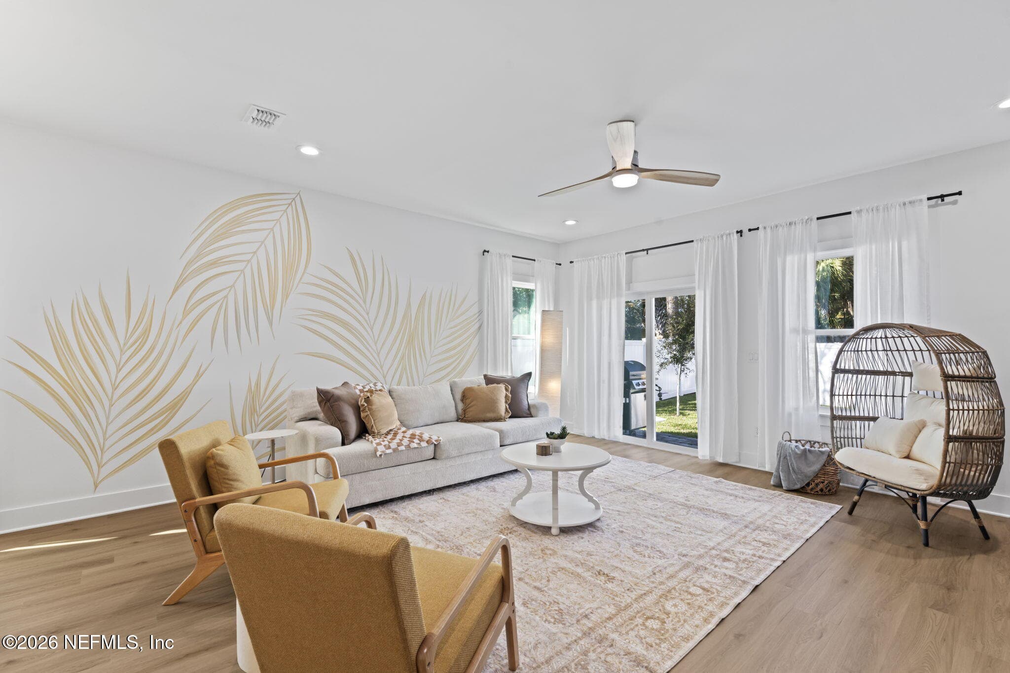 Modern Wall Decal accent wall and finishes — 925 2ND Avenue S, Jacksonville Beach, FL 32250