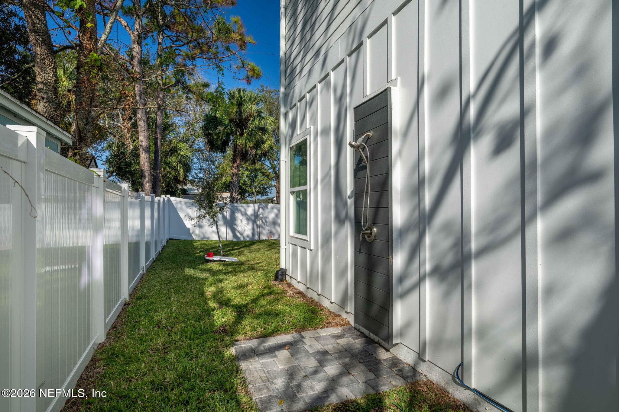 Outdoor shower with hot and cold water — 925 2ND Avenue S, Jacksonville Beach, FL 32250