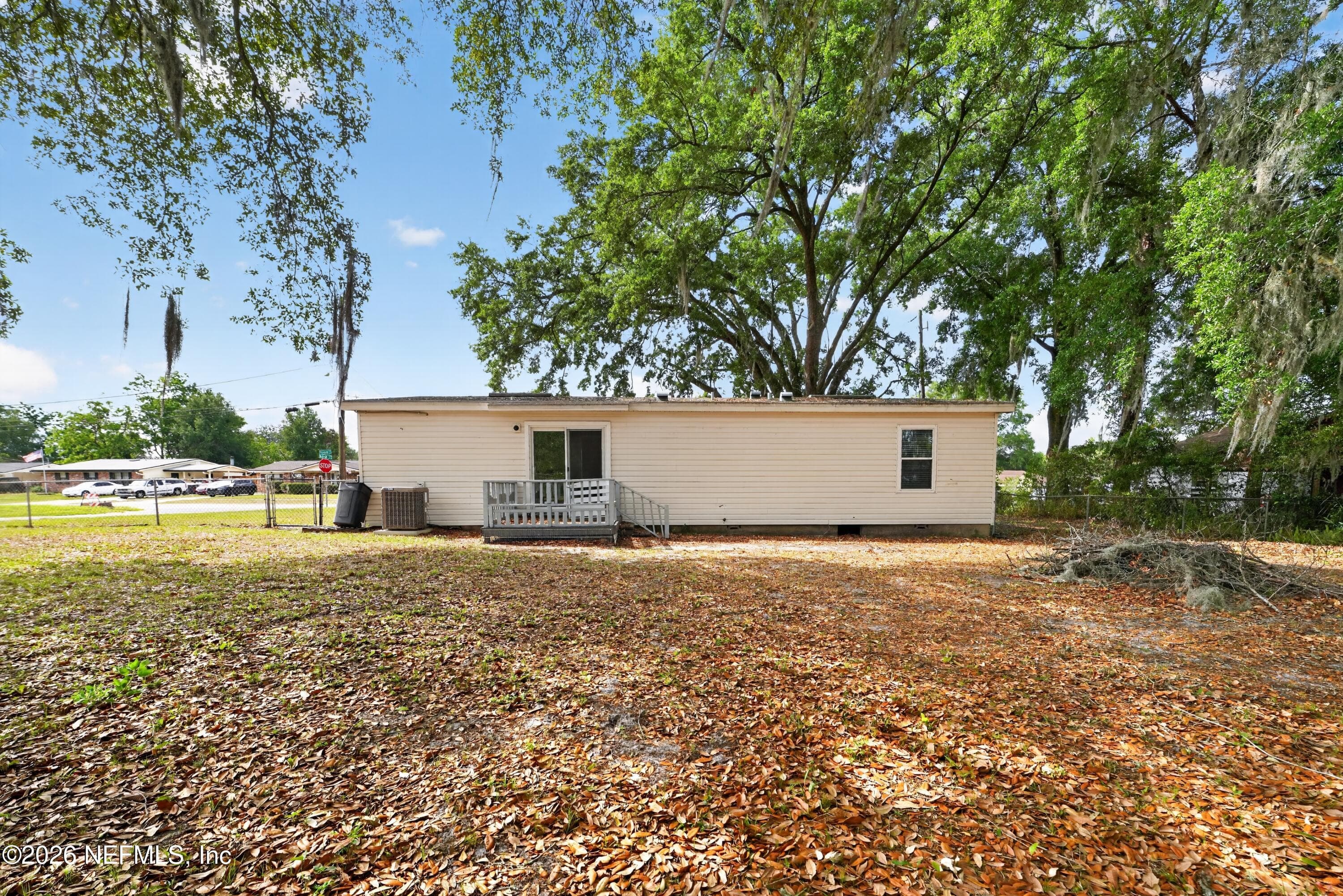 Photo 29 of 7807 KNOLL Drive N, Jacksonville, FL 32221