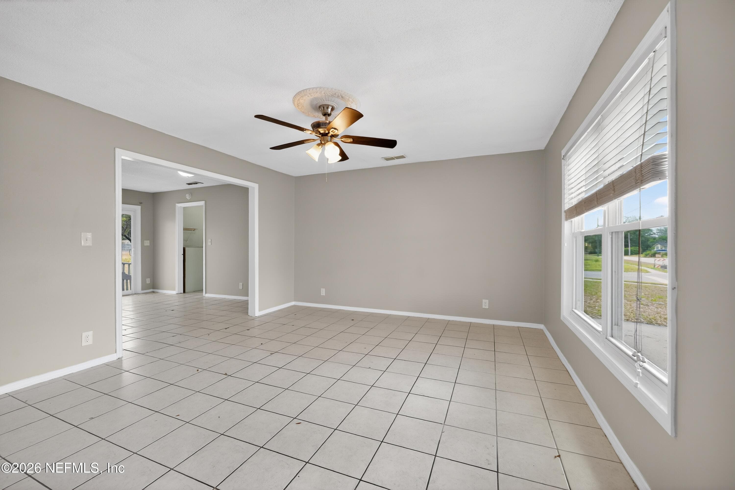 Photo 7 of 7807 KNOLL Drive N, Jacksonville, FL 32221