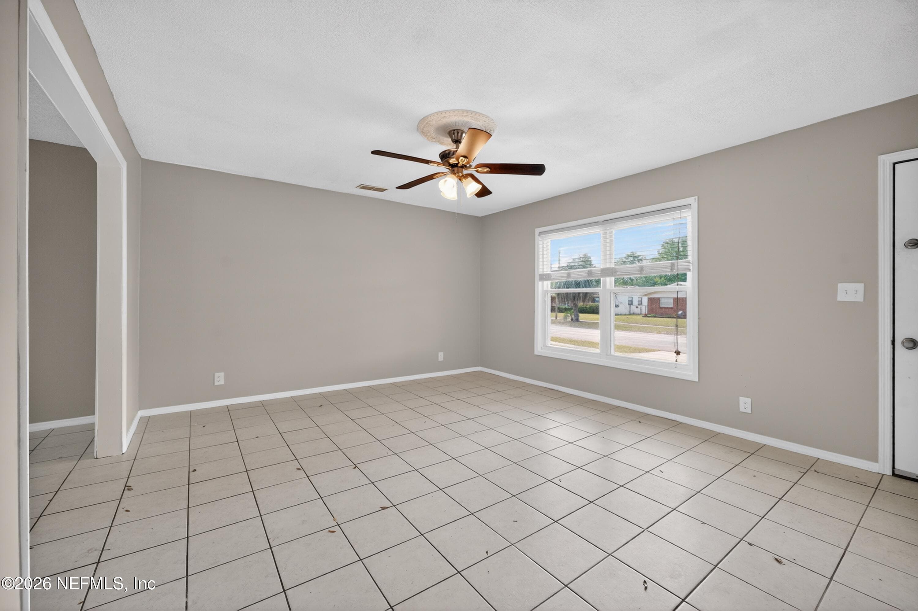 Photo 6 of 7807 KNOLL Drive N, Jacksonville, FL 32221