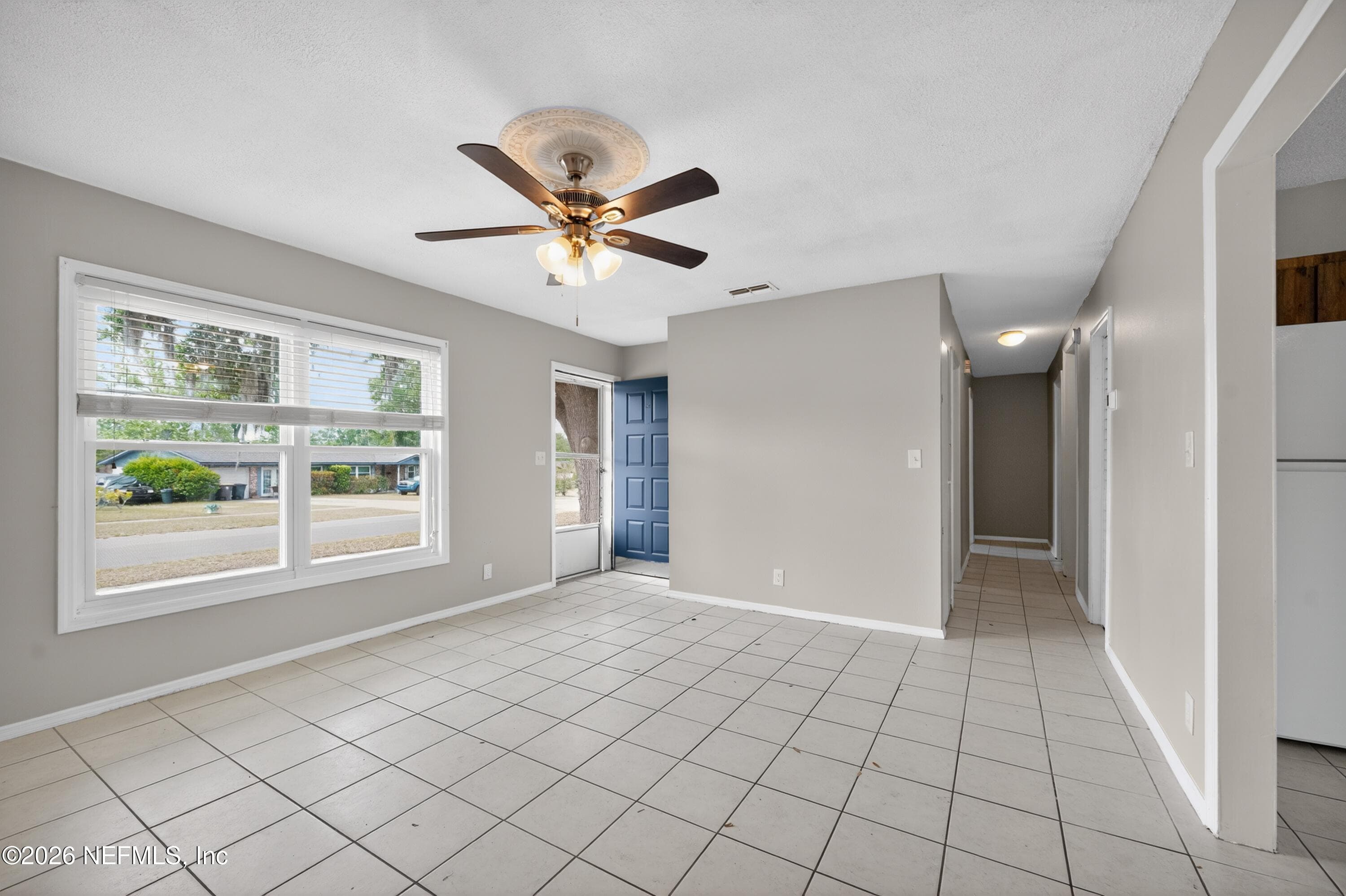 Photo 5 of 7807 KNOLL Drive N, Jacksonville, FL 32221
