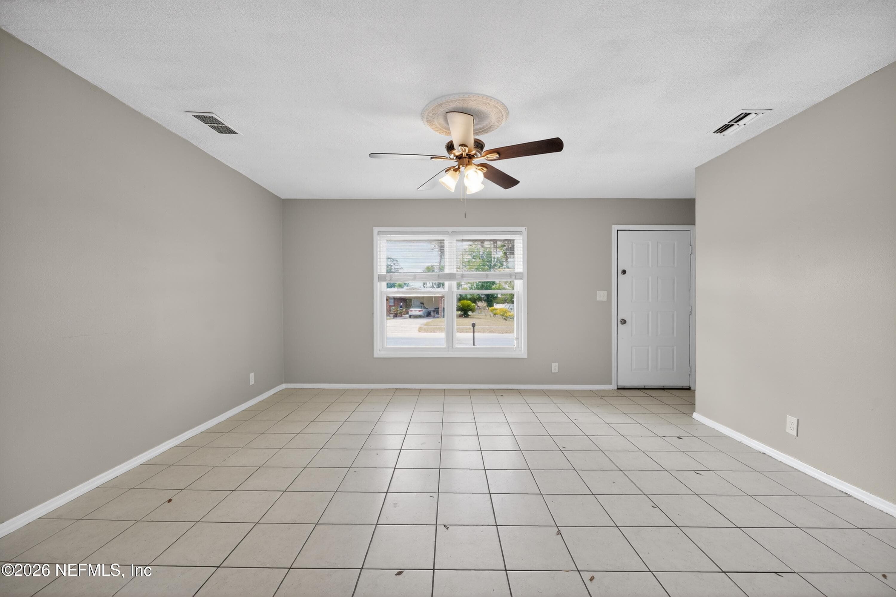 Photo 4 of 7807 KNOLL Drive N, Jacksonville, FL 32221