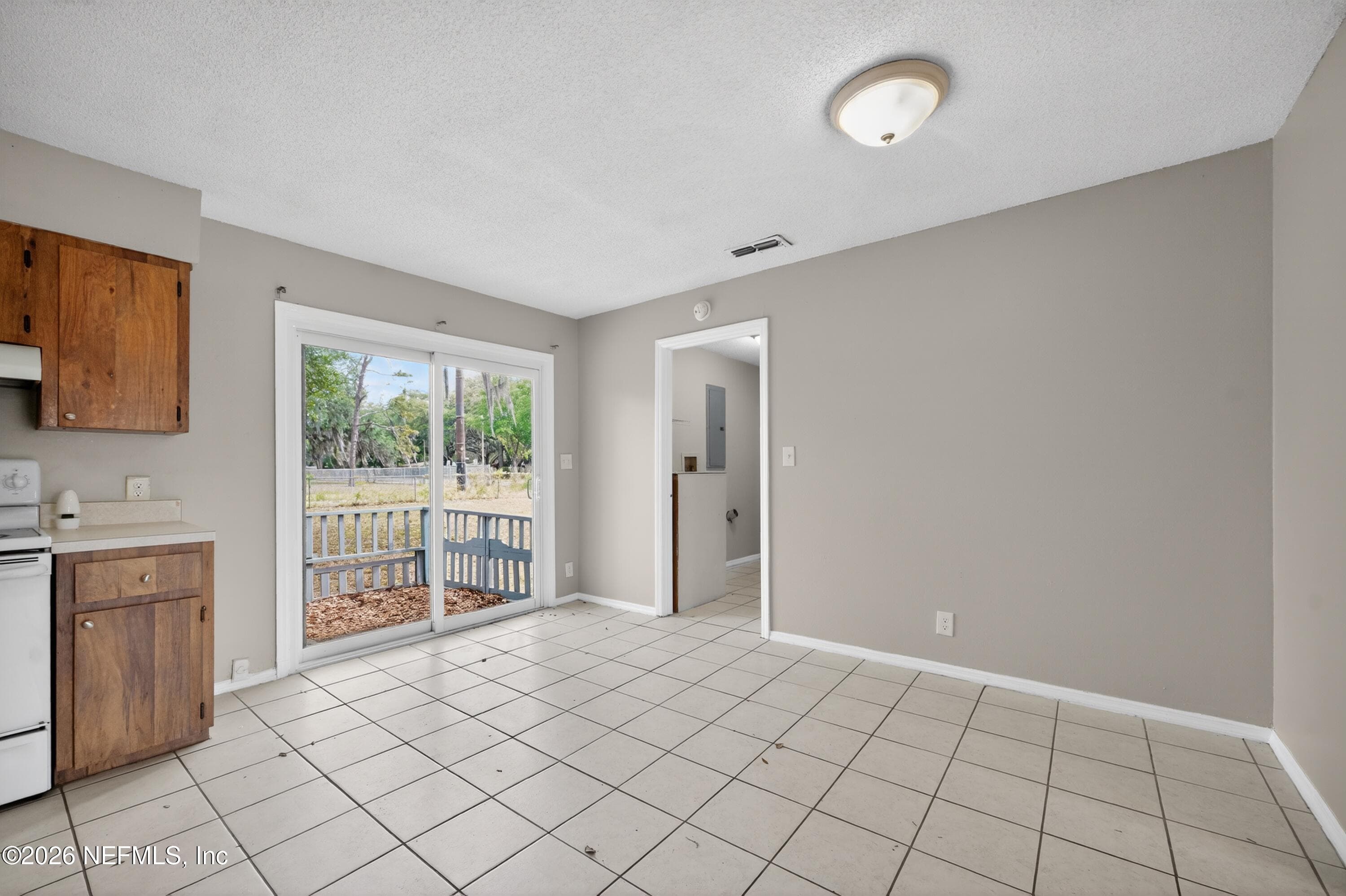 Photo 10 of 7807 KNOLL Drive N, Jacksonville, FL 32221