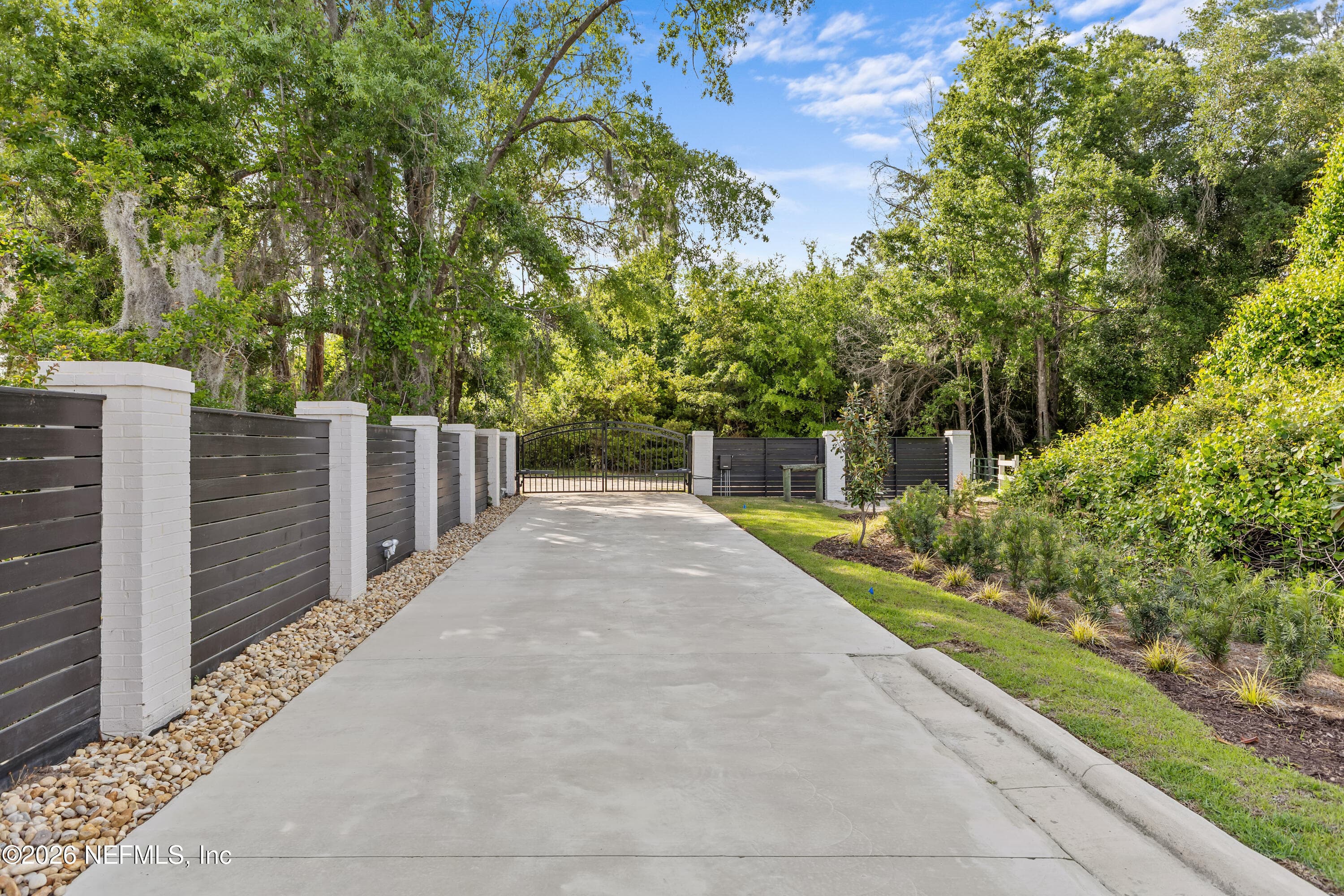 Photo 2 of 300 NW TALQUIN Court, Jennings, FL 32053