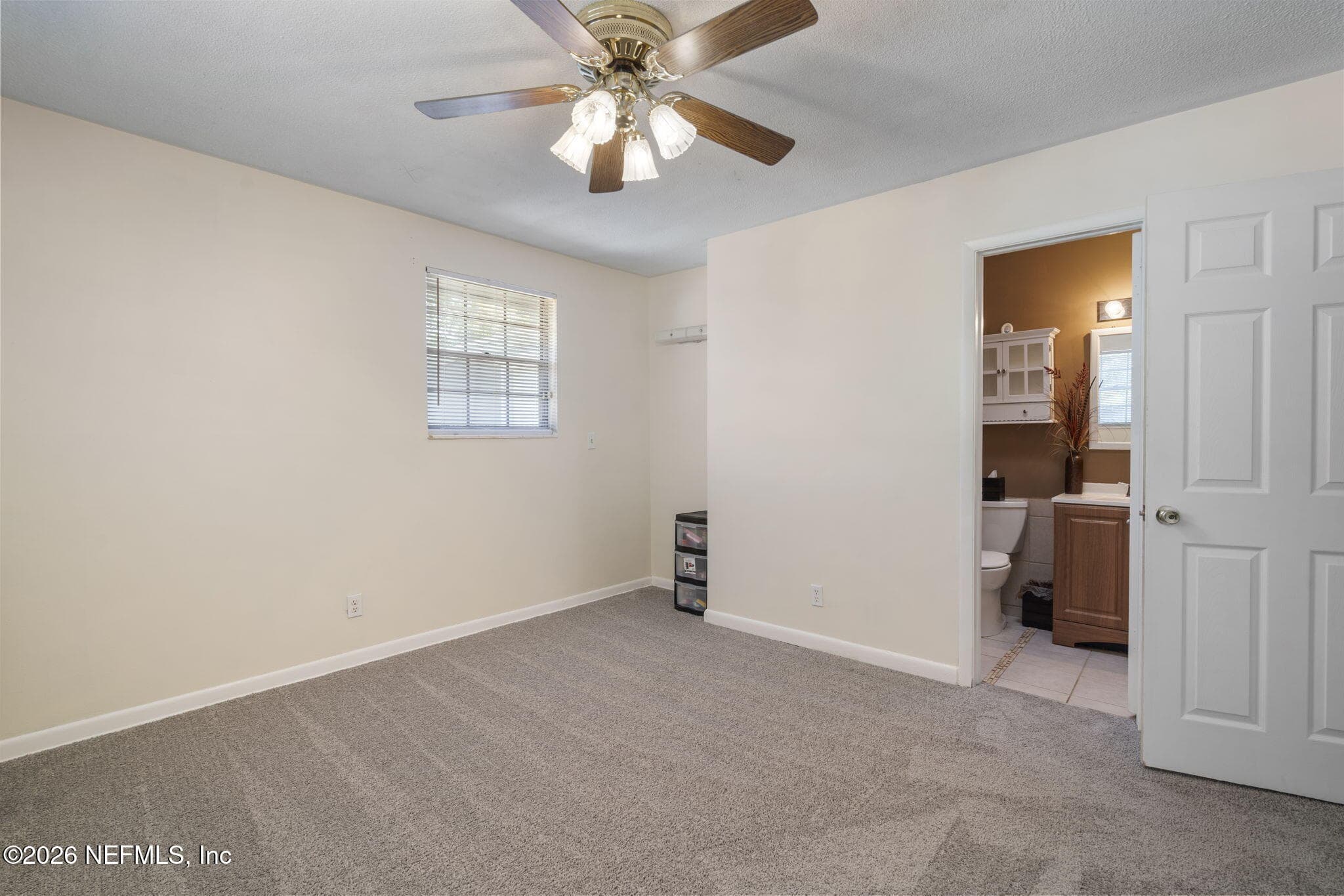 BR2 ensuite bathroom — 1143 PECAN Cove, Jacksonville, FL 32221