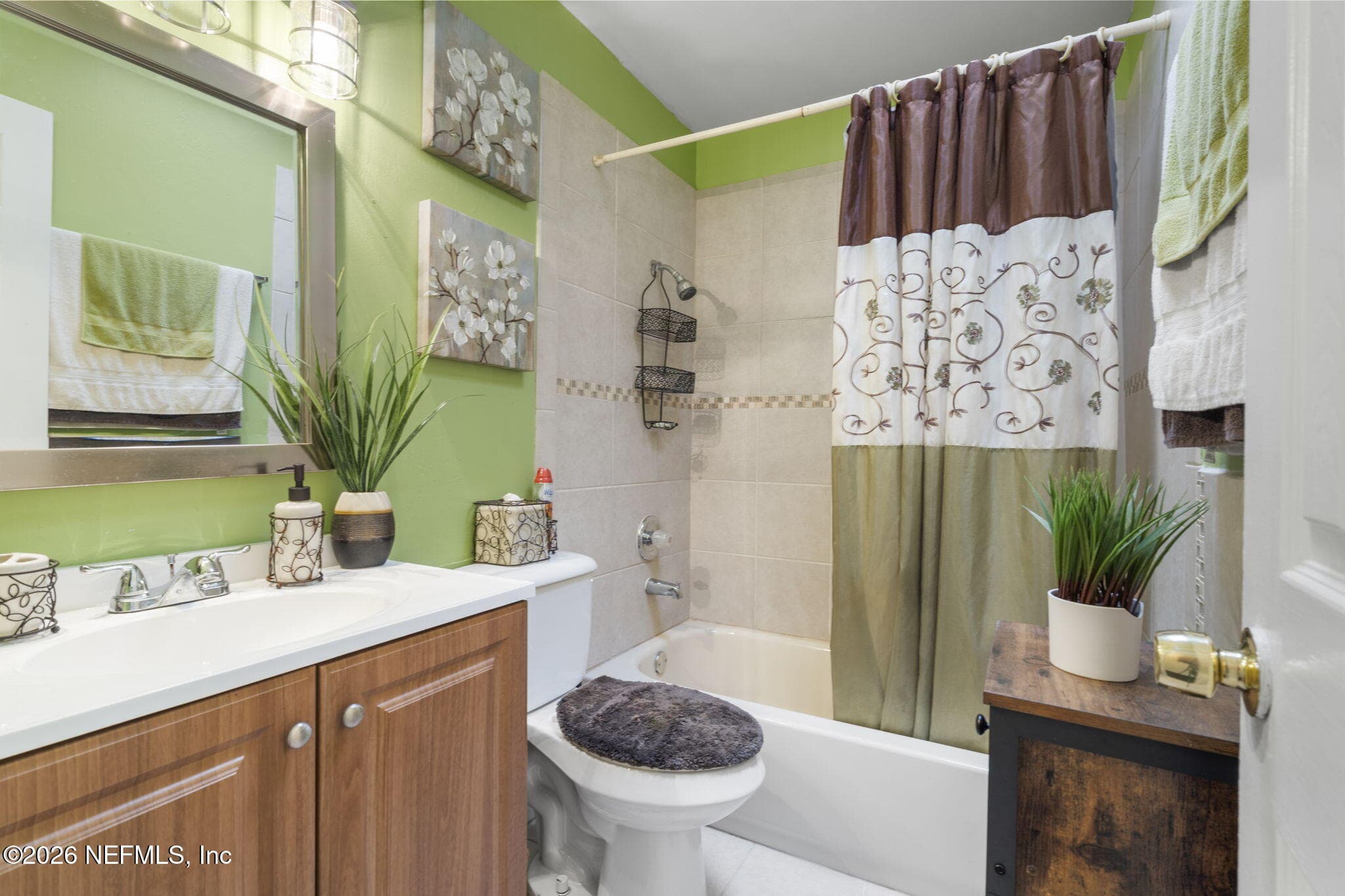 Hall Bathroom — 1143 PECAN Cove, Jacksonville, FL 32221